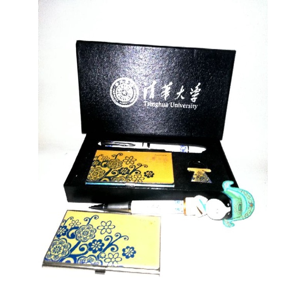 

set pulpen dan tempat kartu nama