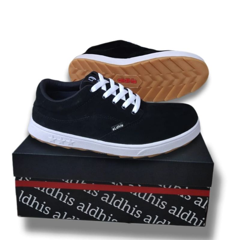 Sepatu Pria Sneakers Cowok Keren Buat Gaya Sekolah Kerja Kets Casual Kekinian Original Lokal Aldhis S320 Hitam Black Gum