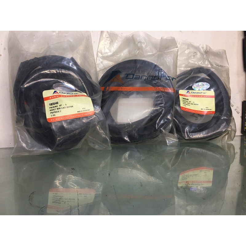 karet box laci depan vespa