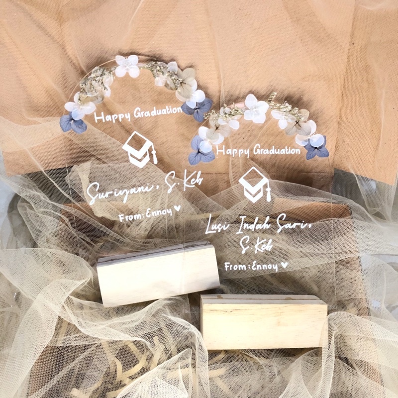 acrylic lettering pressed flower custom kado wisuda/ kado ulangtahun/ kado pernikahan