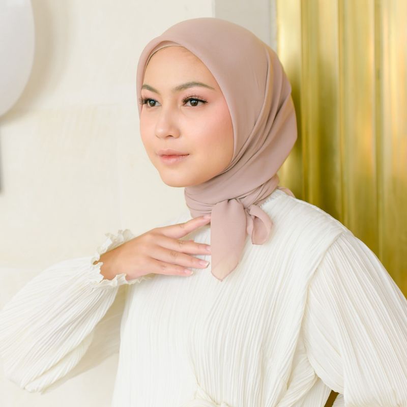 Bella Square Premium Hijab Segi Empat