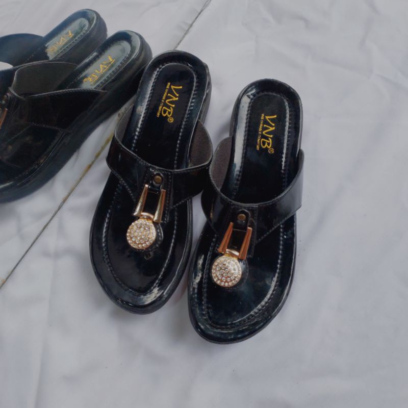 Sandal Jepit Wanita Bahan Glossy Tatakan Tebal (Agnes)