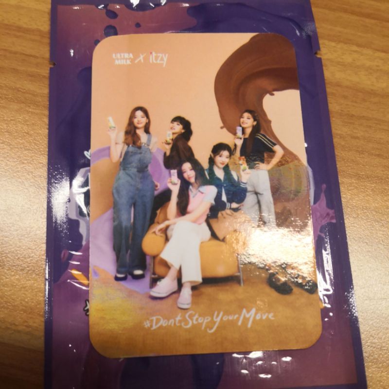 PC GROUP ITZY X ULTRA MILK