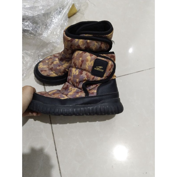 sepatu boots anak dr. kong (preloved)