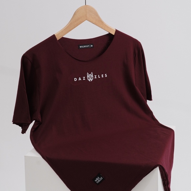 KAOS UNFINISHED PRIA DAN WANITA WILDCUT X DAZZLES - MAROON