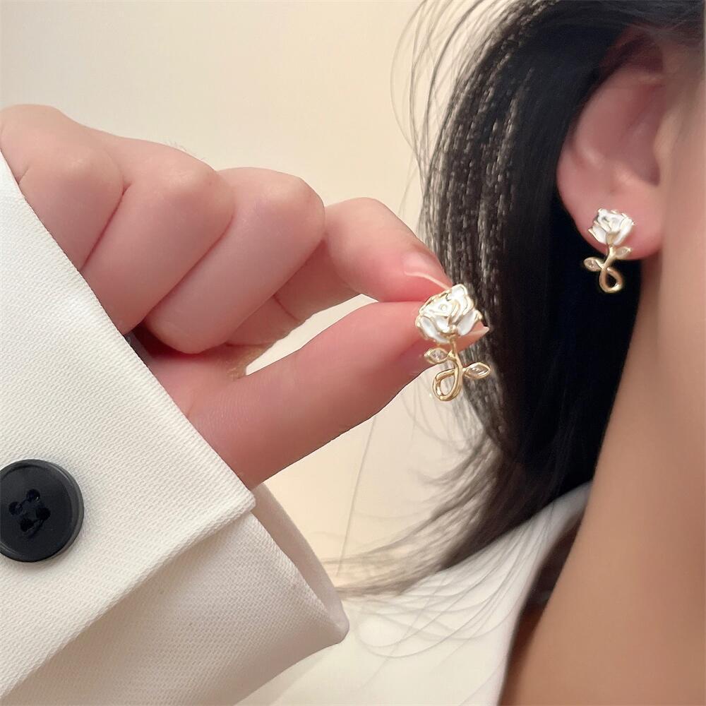 Anting Stud Desain Bunga Mawar Tulip Camellia Gaya Elegan Untuk Wanita