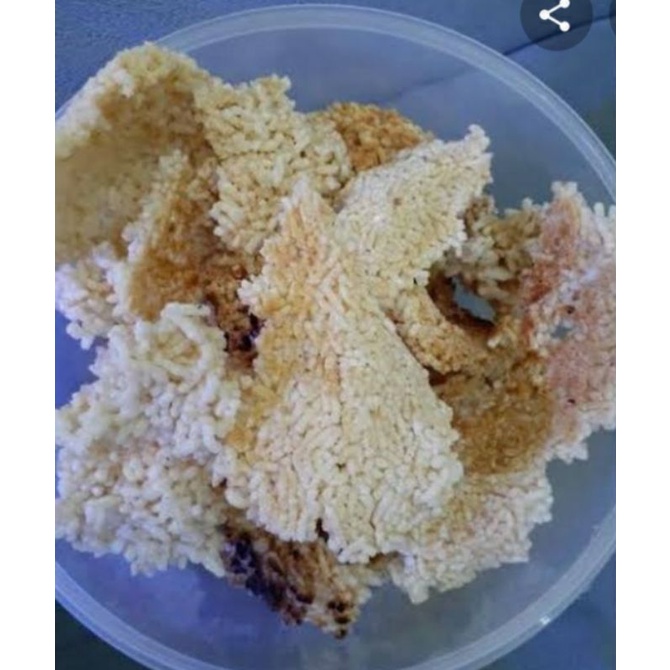 

KERAK NASI goreng siap disantap