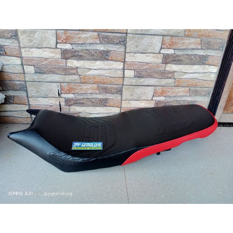 Jok slim Honda CB150 Verza pres lis warna - Jok slim Verza modifikasi - Jok slim Verza tinggal pasan