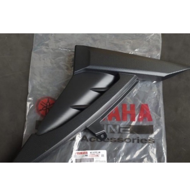 COD Coverside Body samping tutup Box Accu Aki Kanan Bawah Tangki YAMAHA Vixion Old lama ORIGINAL 3C1