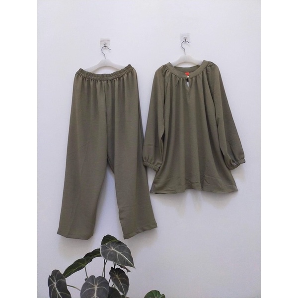 SET WANITA BAHAN AIRFLOW  SABRINA CRINCLE/SET WANITA KANCING SATU/STELAN WANITA TERBARU/TERMURAH/ONE SET KEKINIAN/TERVIRAL/COD/JUMBO/BAHAN JATUH/TERHITS/BAJU SANTAI/BAJU NON FORMAL/BAJU SEHARI-HARI/BUSUI/KANCING HIDUP/LIZAM/XXL/ONE SET TERBARU