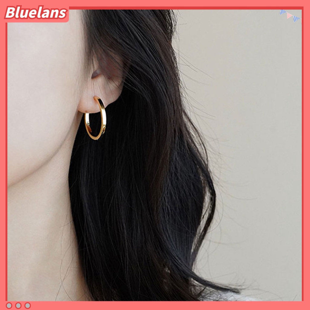 1 Pasang Anting Hoop Bentuk Bulat Permukaan Halus Untuk Wanita