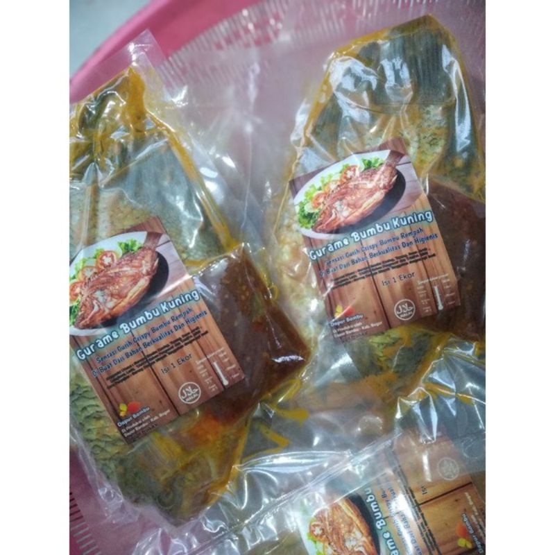 

Ikan Gurame Bumbu Kuning Sambel Monyong