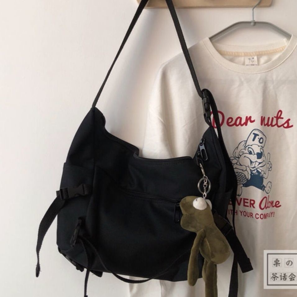 ✲Ins Jepang Harajuku Gelap Fan Dapat Perkakas Tas Kanvas Wanita Korea All-Match Warna Solid Mahasiswa Satu Bahu Messenger Tas