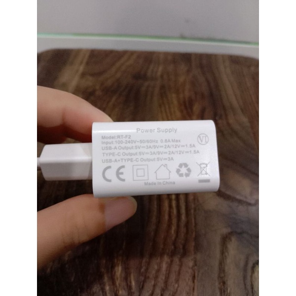 BATOK CHARGER ROBOT RT-F2  QC3.0+PD 18W