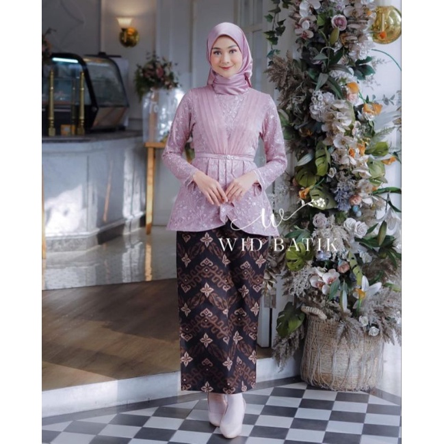 AVEENA SARIMBITAN KEBAYA DAN KEMEJA BATIK PRIA 1 SET ATASAN BRUKAT KEBAYA + ROK BAJU WISUDA BAJU KONDANGAN SETELAN BRUKAT MODERN COUPLE AN KONDANGAN TERBARU BAJU COUPLE PASANGAN CEWE COWO