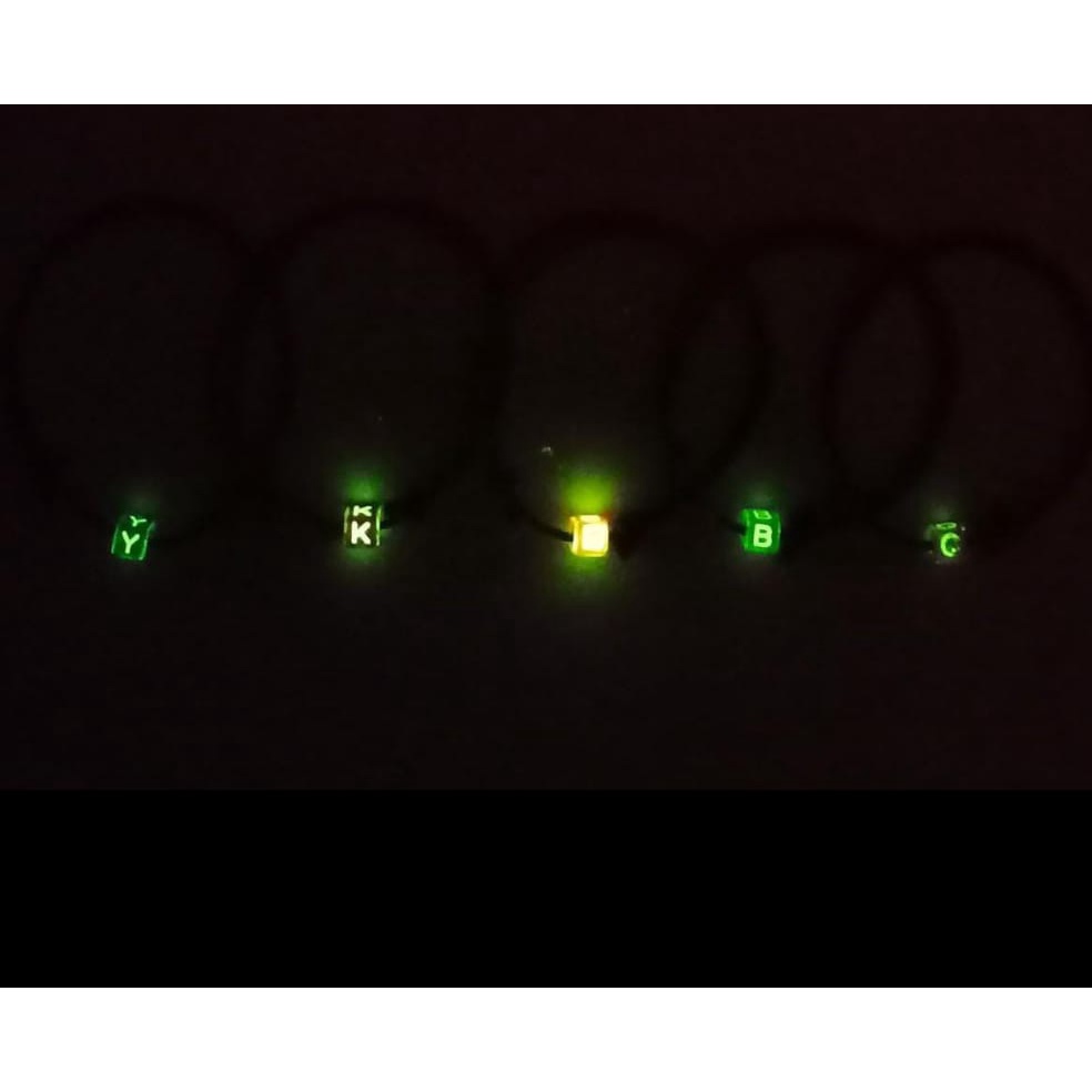 1 Lusin (12 Pcs) Gelang Tangan Korea Tali Hitam Abjad Warna Menyala Dalam Gelap Glow In The Dark