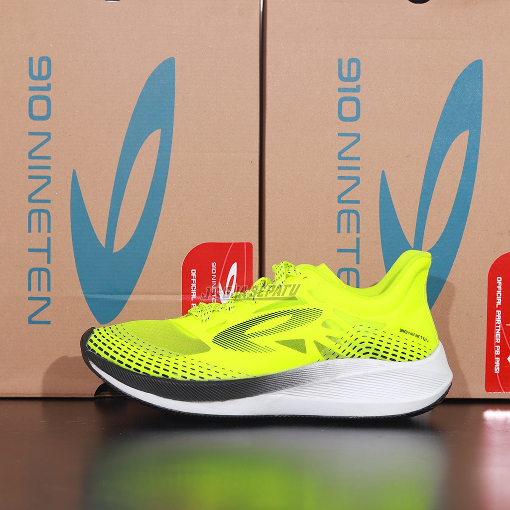 910nineten Sepatu Running Haze 1.5 - Hijau Neon Hitam