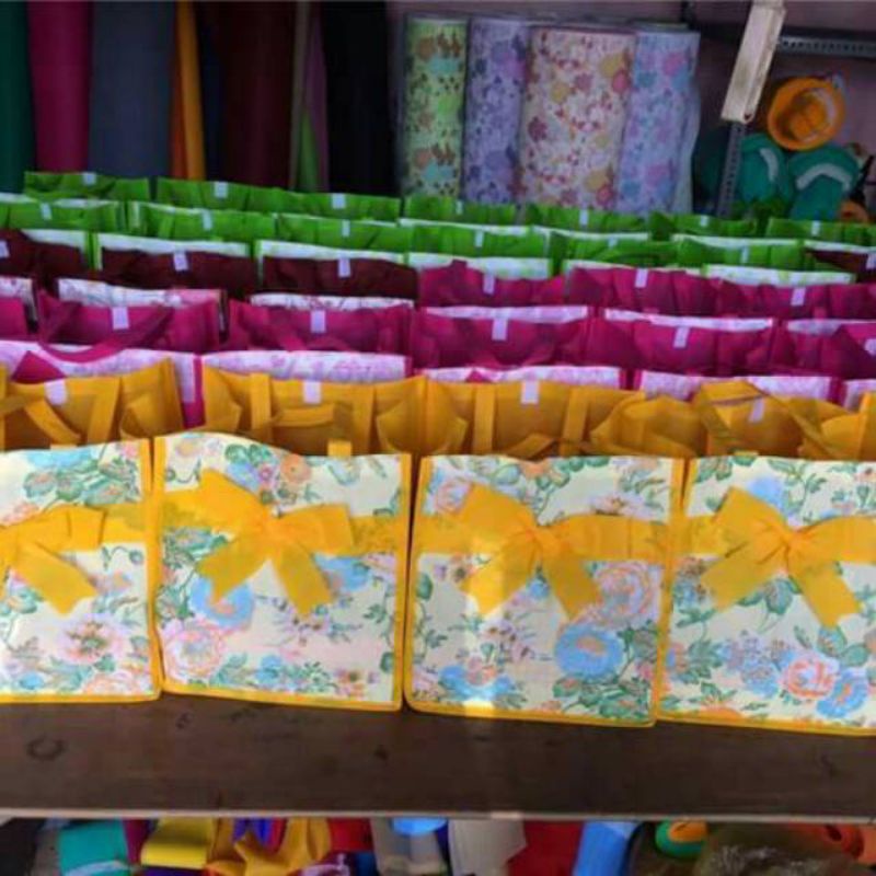 

TAS BERKAT BUNGA TAS KARDUS BESAR 20X20