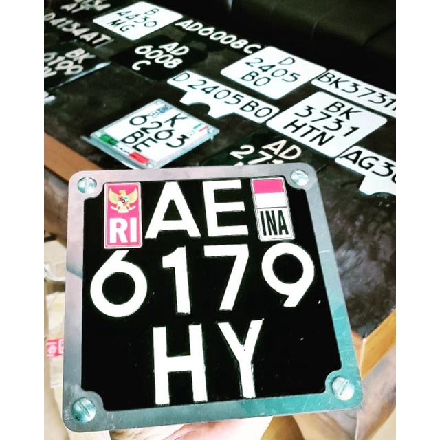 Frame stanlis plat nomor belakang Vespa