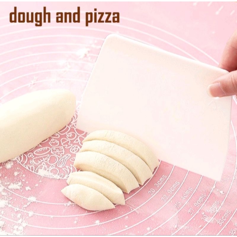 ALAT PEMOTONG ADONAN DOUGH SCRAPPER CUTTER PLASTIK BAKPAU ROTI KUE PIZZA