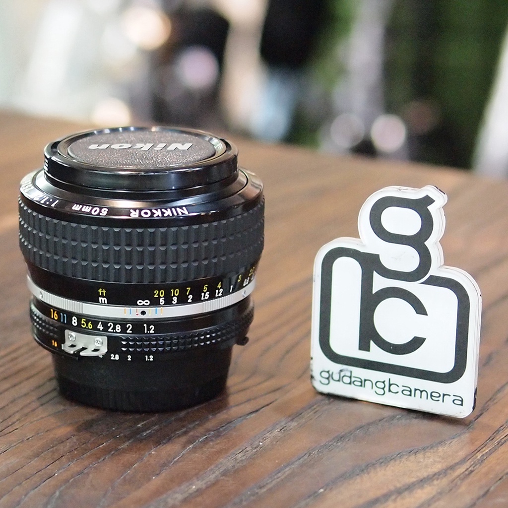 NIKON NIKKOR 50mm F1.2 F 1.2 AIS - MINT CONDITION - 2690