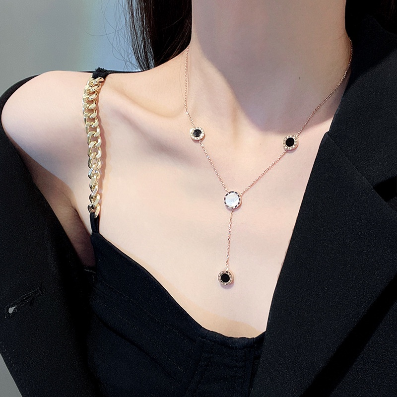 Kalung Rantai Lapis Titanium Steel 18k Dengan Liontin Bulat Untuk Wanita