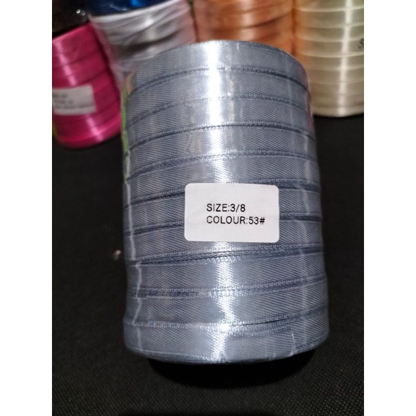 

Pita Satin 1 cm per roll 25 yard / Pita Satin 3/8 inchi - Abuabu/Silver