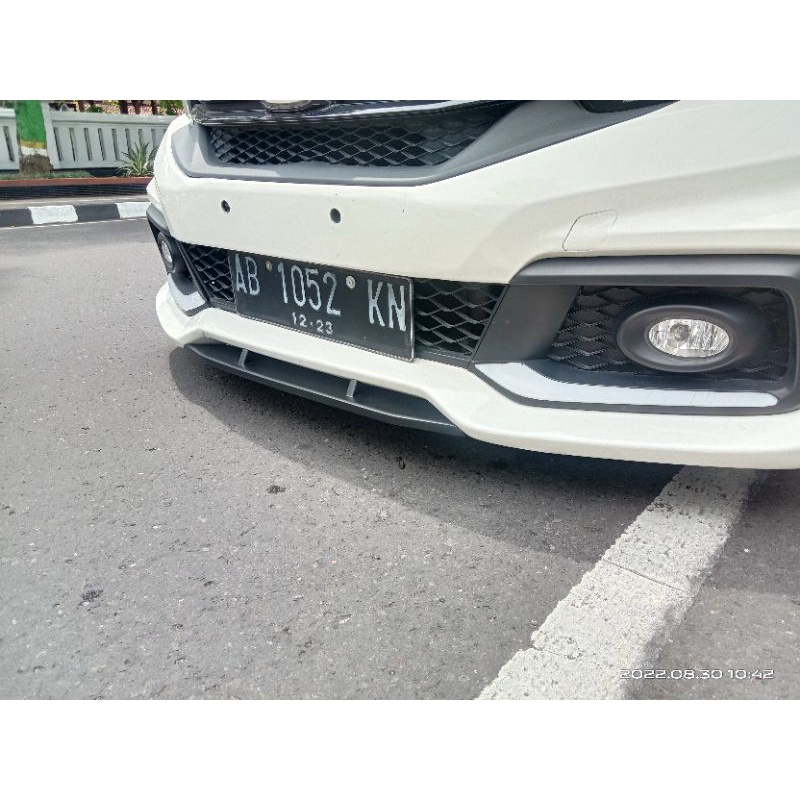 Lips tengah Mobilio RS