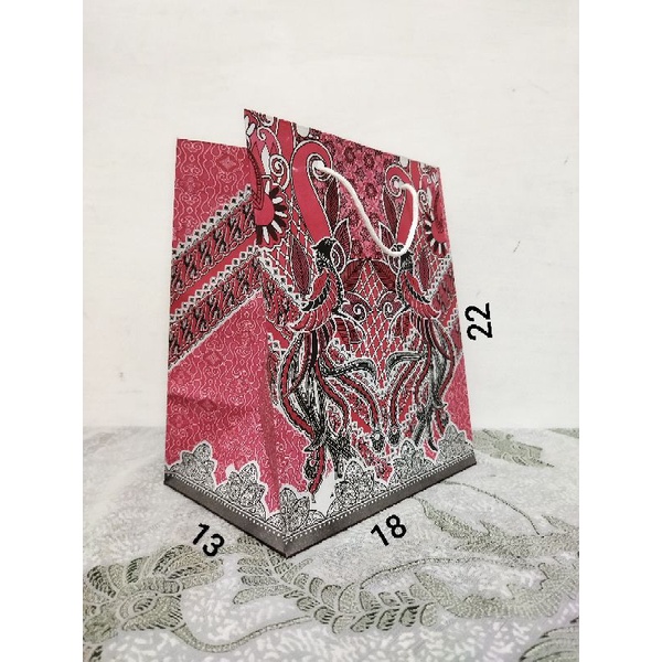 

Paperbag Motif Batik uk 18x13x22 cm / Tas Kertas Murah Tebal / Paperbag Kado Olshop Hajatan