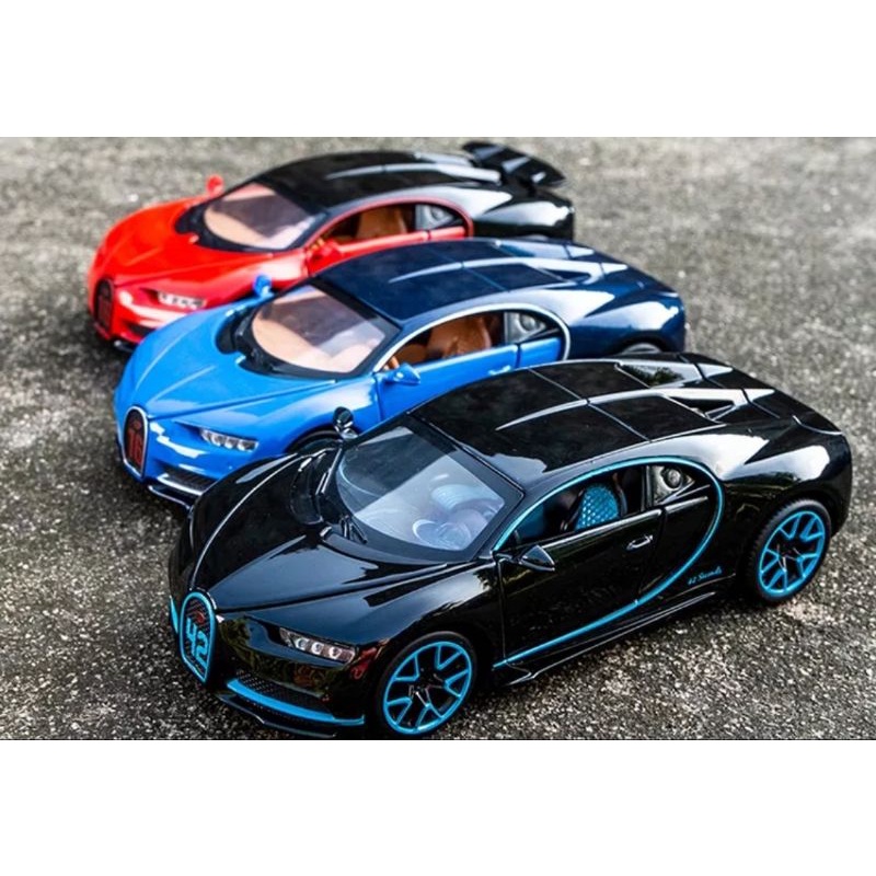 Diecast Mobil Sport Bugatti Chiron Miniatur Mobil Mobilan Pajangan 1:32