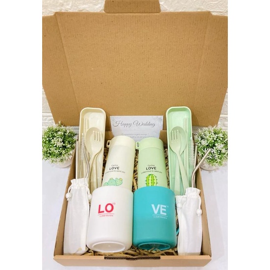 

Hampers Gelas Mug Couple / Hampers Wedding / Kado Pernikahan / Birthday Gift Box / Gelas Love