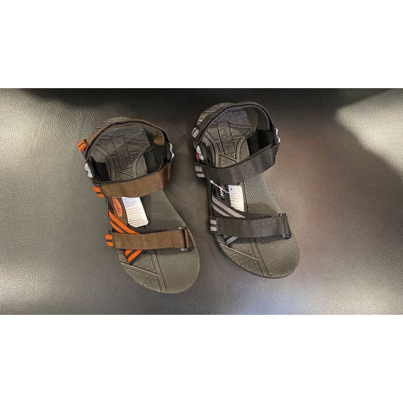 Cole Sandal Gunung pria (39-43)