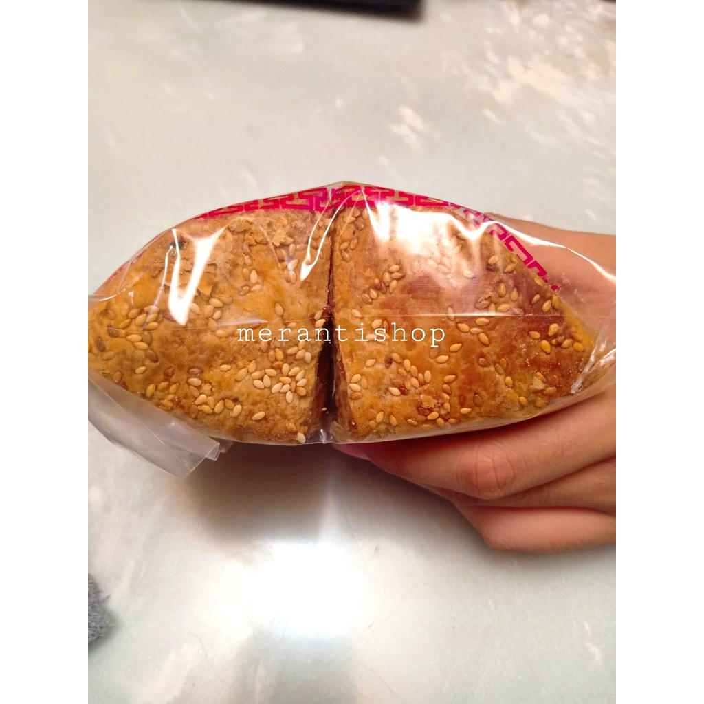 

Sakak Pia Khas Selatpanjang Hong Hong / Sa kak pia Lao Siong / Biskuit Segitiga