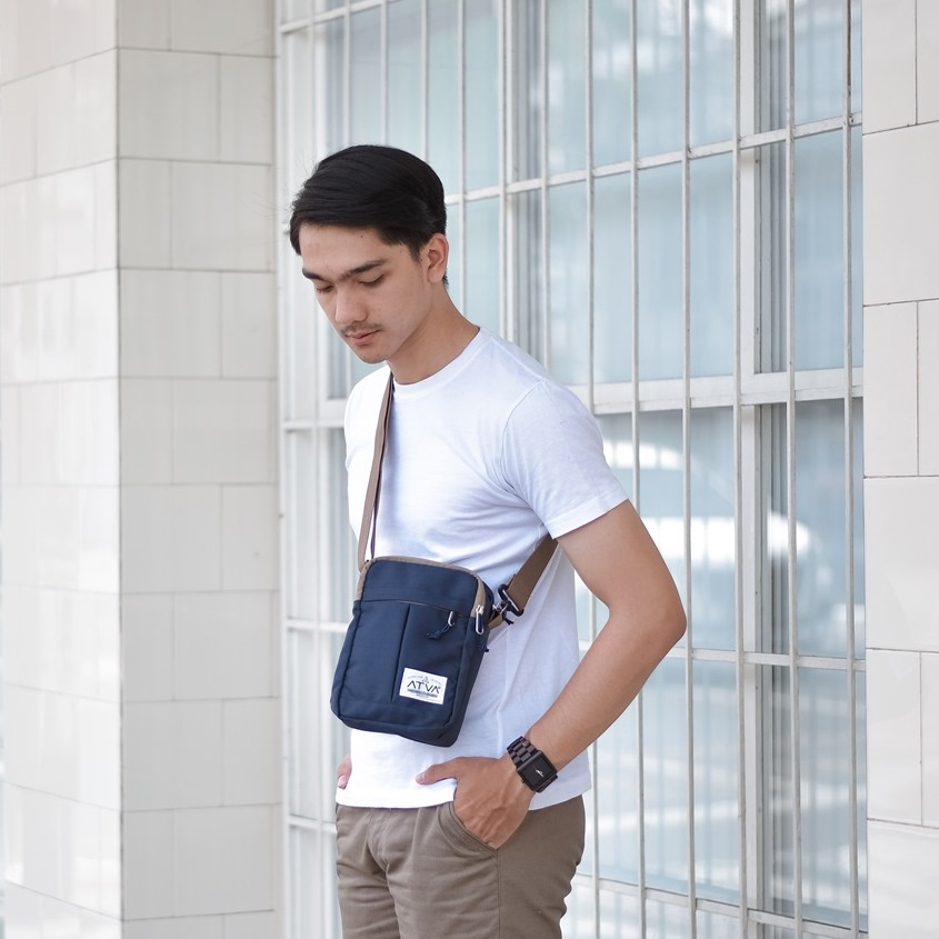 FIT NAVY ORIGINAL x ATVA Tas Selempang Biru Dongker Pria Slingbag Casual Jalan Santai Main Hangout Nongkrong Sling Bag Distro Remaja Dewasa Daily Simple Shoulder Bag Premium Mini Shoulderbag Tas Slempang Outdoor Kecil Bahu Dada Keren Terbaru Kekinian