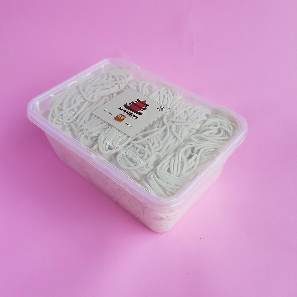 

Terbaik Mie Mentah Keriting Premium Halal untuk Mie Ayam/Bakmi 1 Box isi 10 Porsi serbuuu !