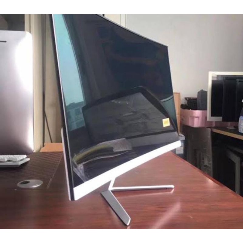 Monitor gaming 24 inch lengkung