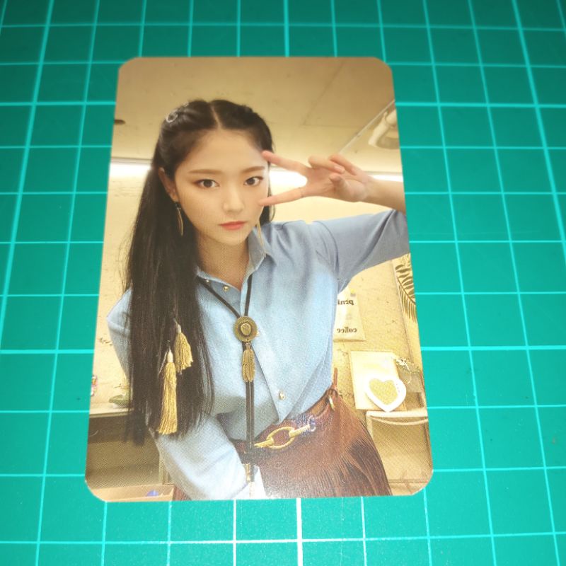 LOONA HYUNJIN 12:00 B VER PC / PC ALBUM 12:00 B VER