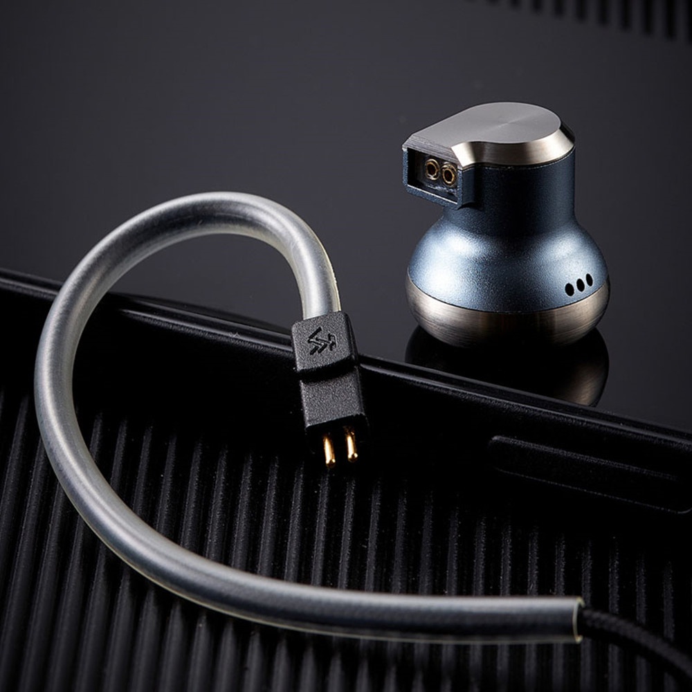 Ksearphone in ear Bahan Titanium Alloy Dengan Kabel 2 Pin Bisa Dilepas DB1 / DB1E