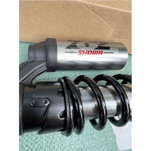 SHOCK SHOCKBREAKER BELAKANG TABUNG ATAS SHOWA 310 330  MODEL NON STEL Z62 BEAT SCOOPY VARIO