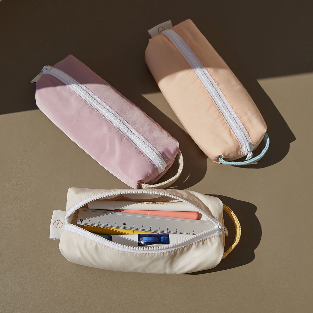 ✣♂℗Sera menciptakan tas pena penyimpanan krim persegi lembut dan anti jatuh asli yang ringan dan kotak alat tulis Jepang sederhana dengan hati