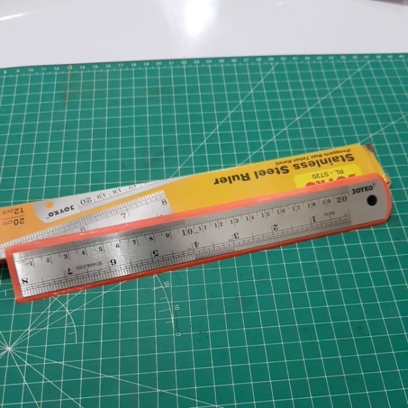 

Penggaris besi 20cm tebal