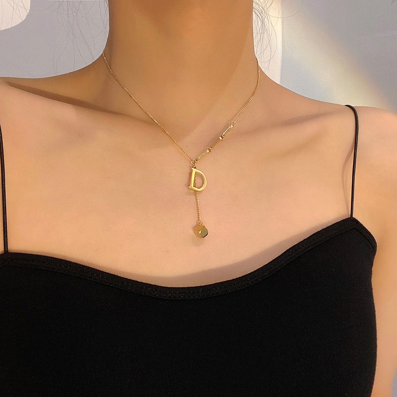 Kalung Rantai Dengan Liontin Huruf D Bahan Titanium Steel Untuk Wanita