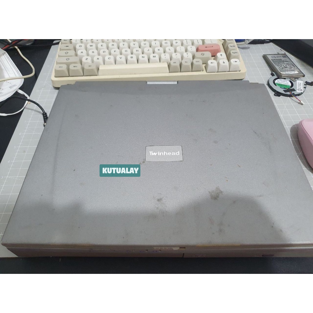 Laptop Jadul Twinhead Slimnote VXe500 Intel Pentium 3 Vintage ada Port Serial P88TF