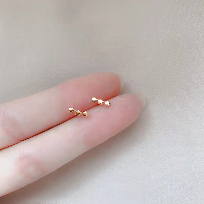 Anting Tusuk Bahan Alloy Warna Gold / Silver Desain Hati / Bunga / Bintang / Bulan Untuk Wanita