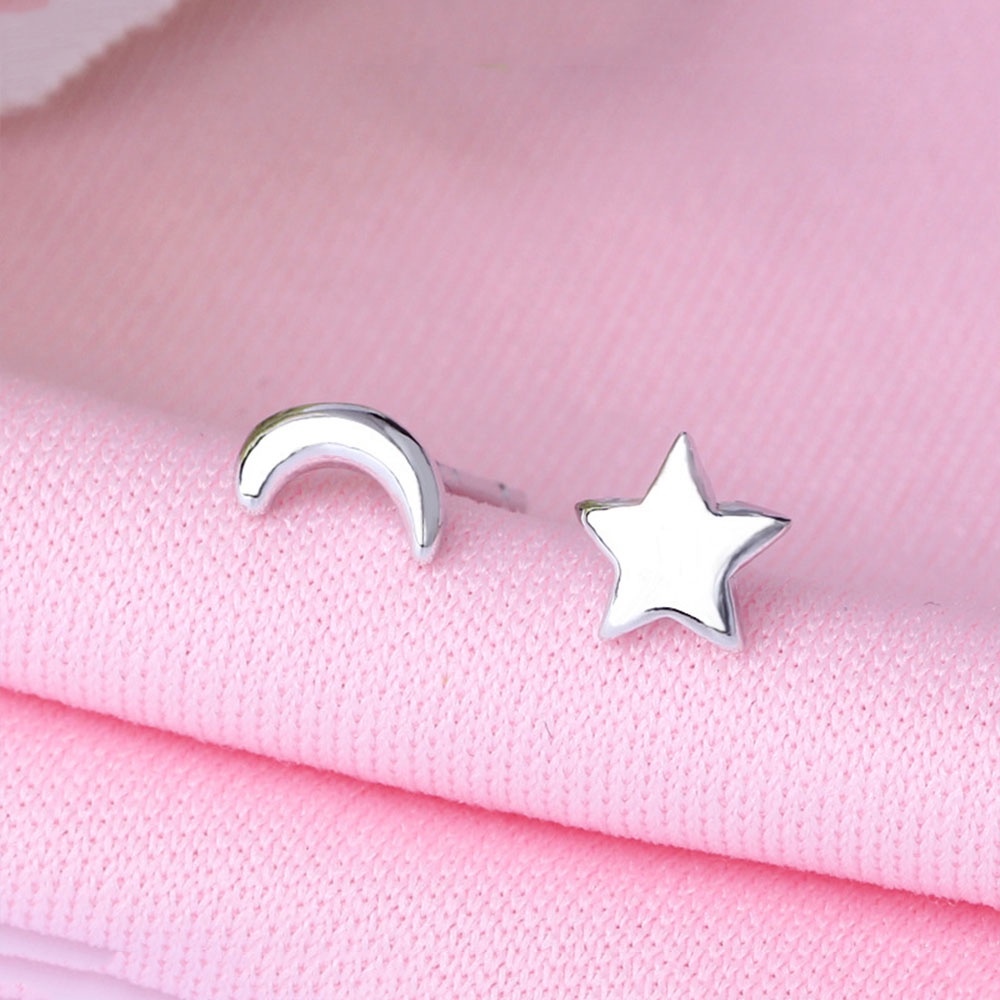 Anting Tusuk Asimetris Bentuk Bulan Bintang Mini Bahan Tembaga Untuk Wanita