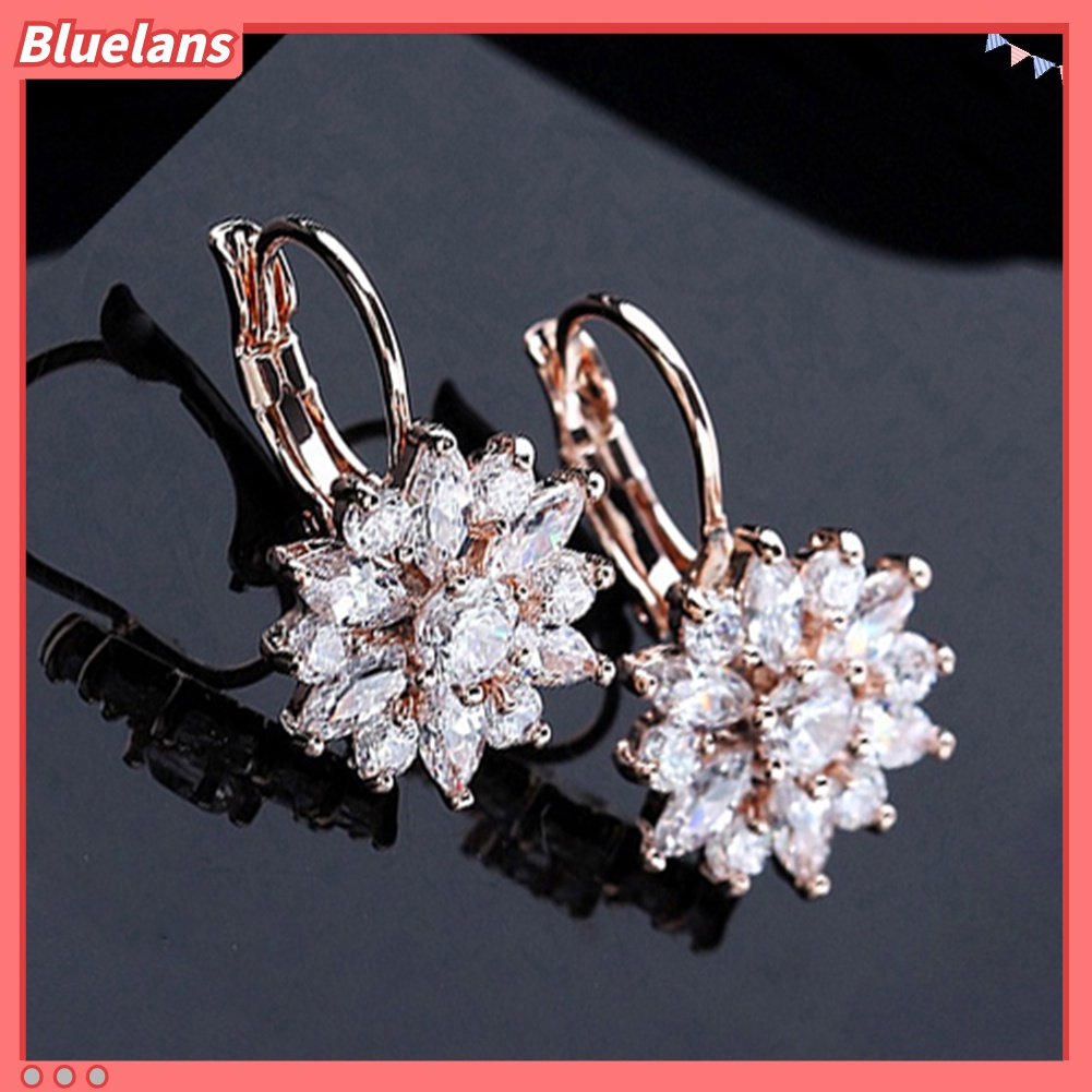 Anting Stud Desain Bunga Aksen Batu Zirkon Untuk Wanita