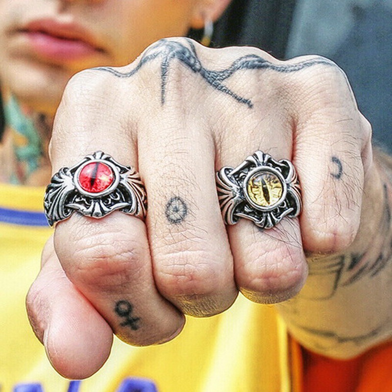 Cincin Adjustable Desain Mata Iblis Warna Silver Untuk Pria