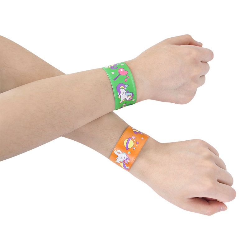 10pcs Mainan Gelang Slap Band Motif Kartun Unicorn Warna Pelangi Untuk Hadiah Anak