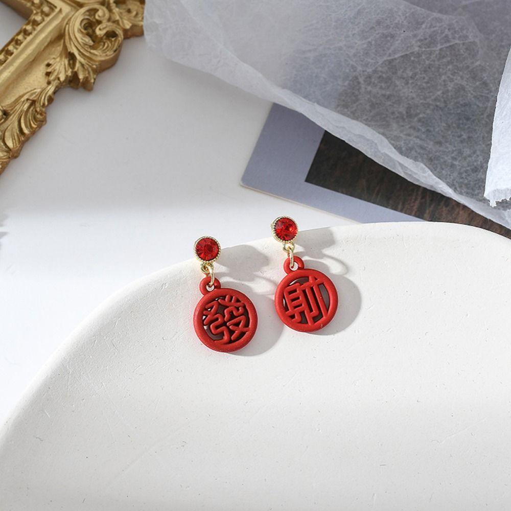 Anting Menjuntai Desain Karakter Cina Warna Emas Bahan Logam Untuk Wanita