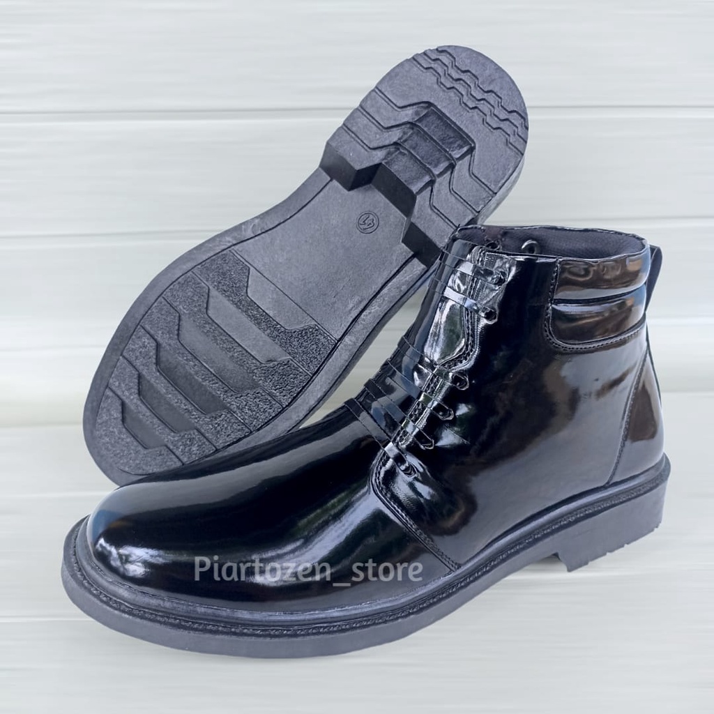 Sepatu PDH Pria Hitam Kilap dengan Resleting untuk Dinas TNI/POLRI, Satpam, dan Keamanan, Terbuat dari Kulit Sintetis, Model Tali Mati atau Tali Paryasi.